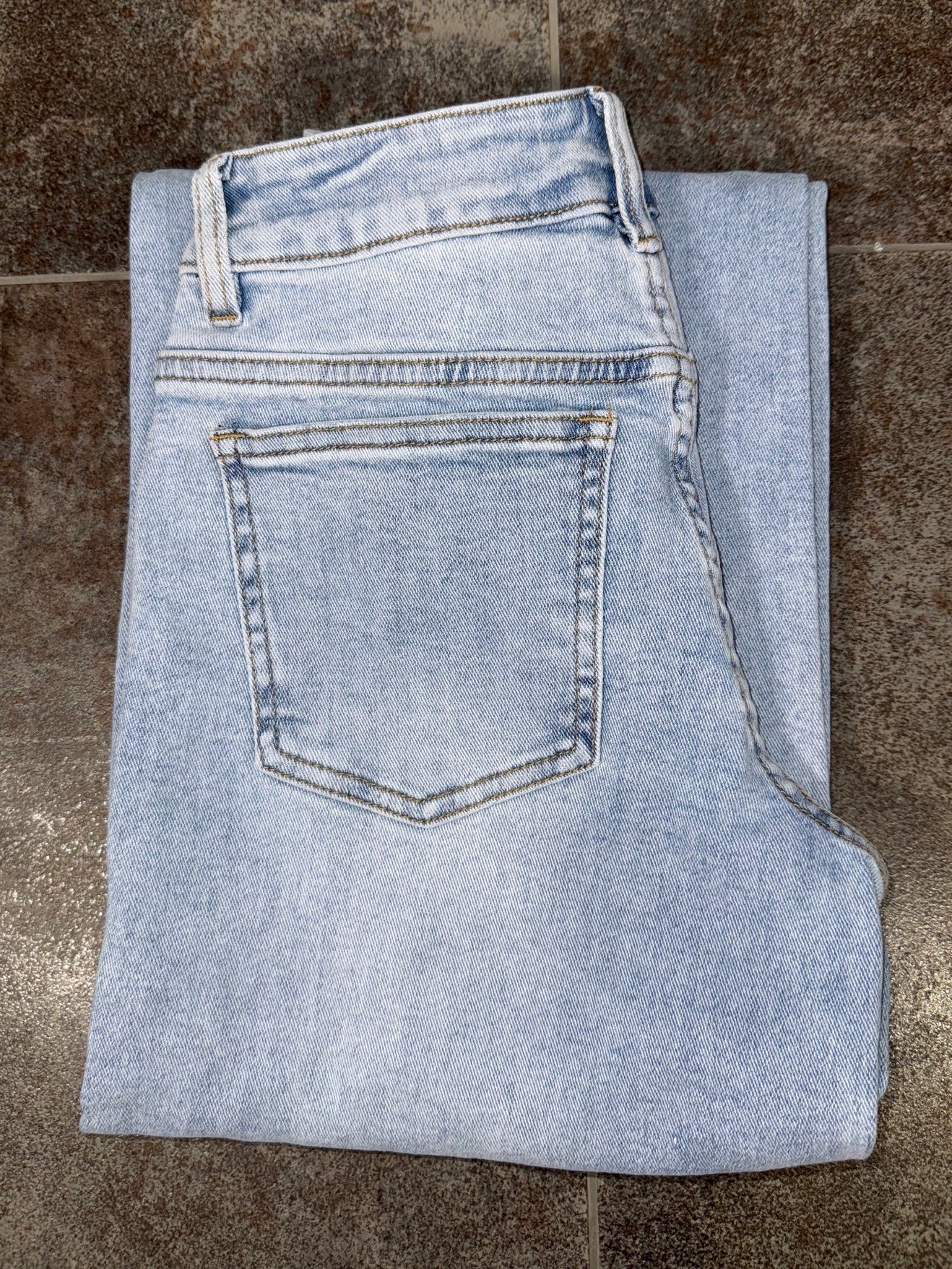 JEANS RECTOS EFECT PUSH-UP